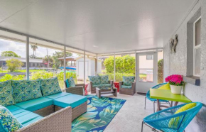 Crystal River Getaway with Dock, Kayaks and Bicycles!